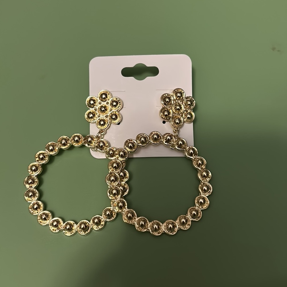 ✨3/$15✨Gold, Rounded Dangle Earrings - Picture 2 of 4